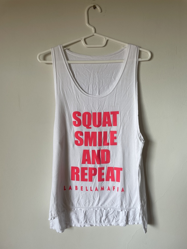 Musculosa blanca con print rosa