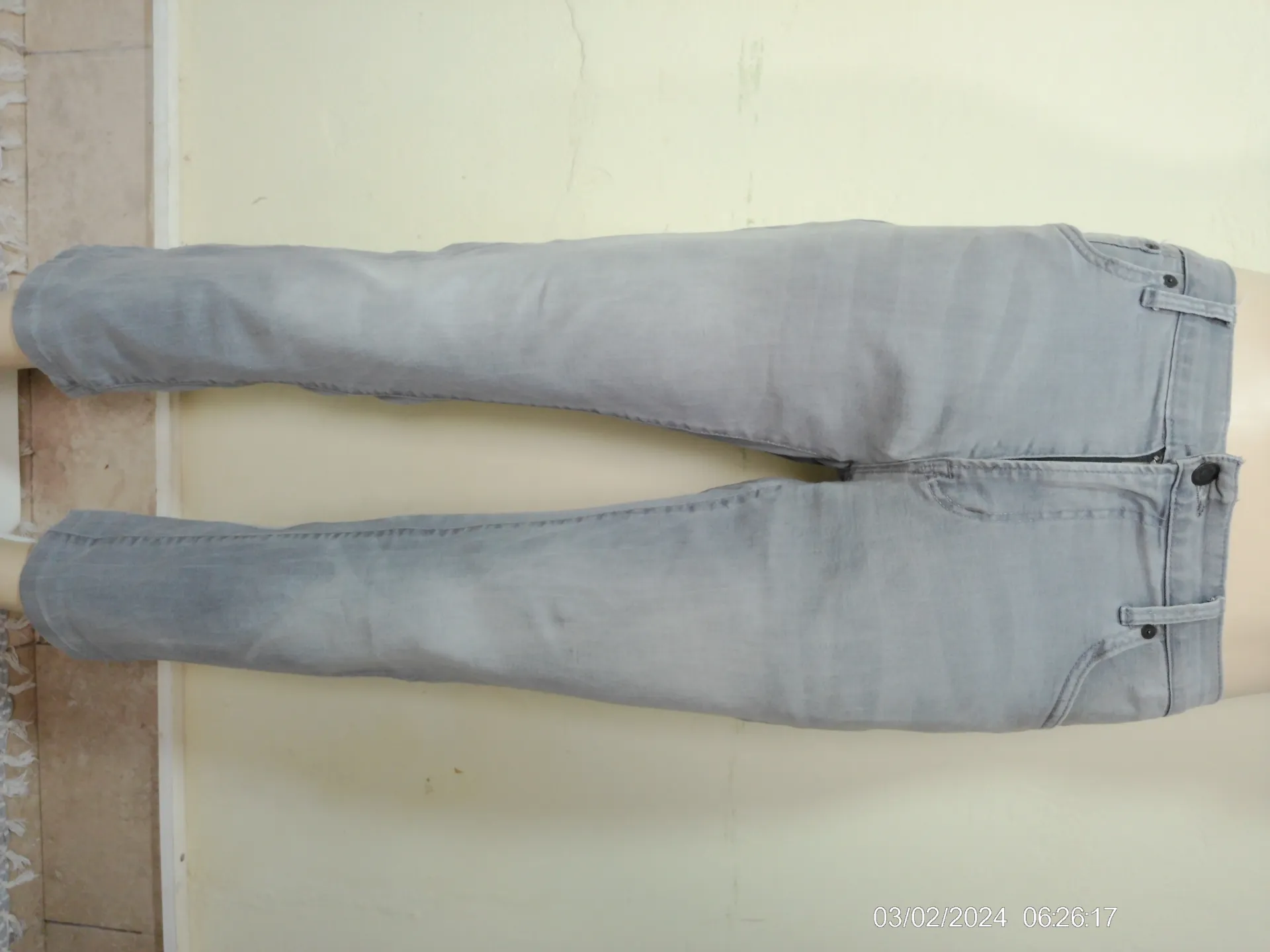 [MODMETIUSA0027] Pantalon jean gris claro