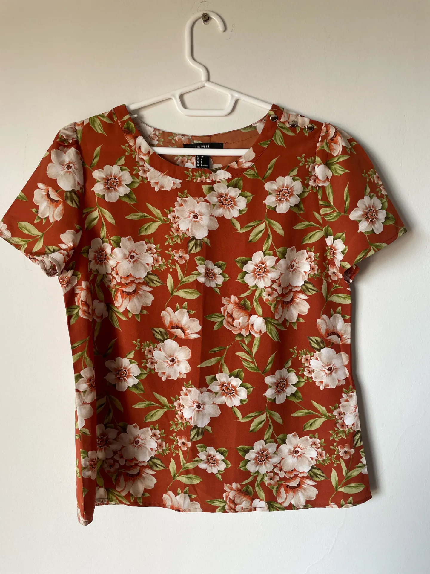 [MODFETIUSA0037] Blusita terracota con estampado de flores