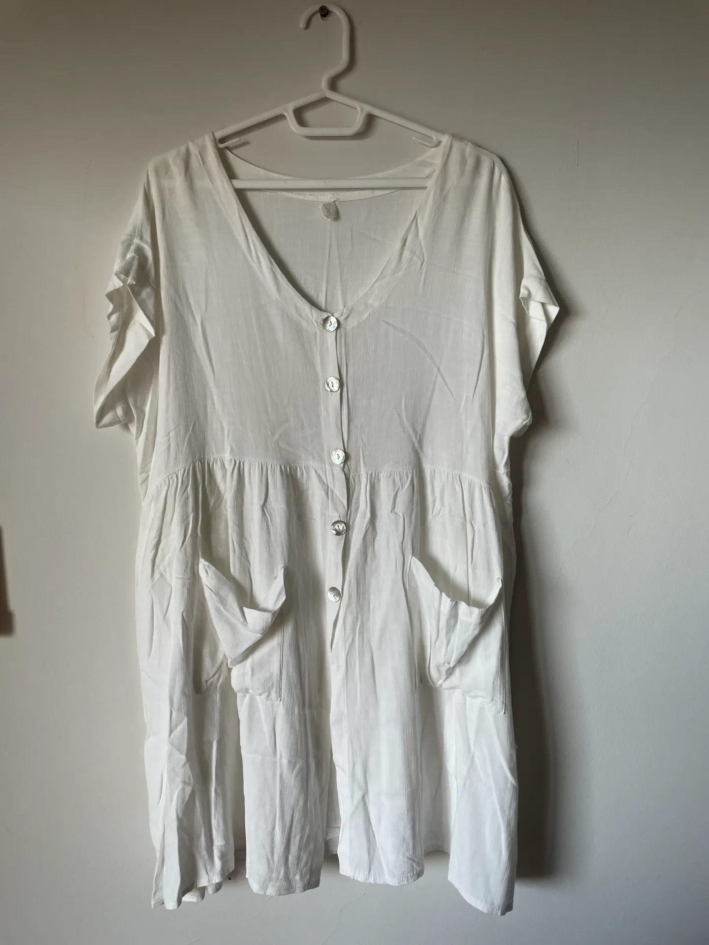 [MODFETIUSA0080] Vestido beige sin mangas con bordados
