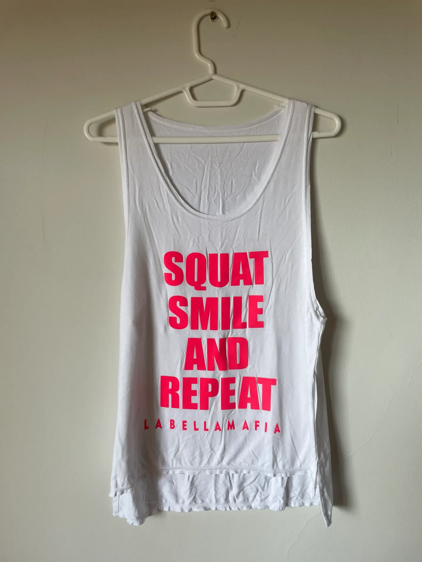 [MODFETIUSA0099] Musculosa blanca con print rosa