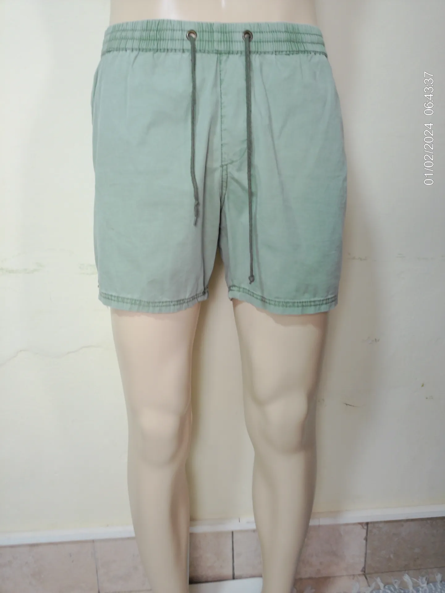 Bermuda verde con elastico