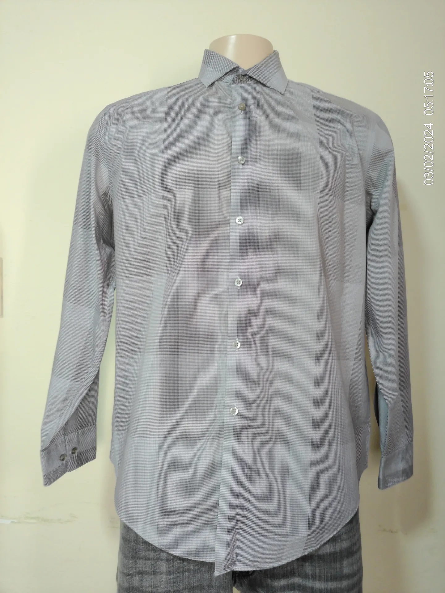 Camisa manga larga a cuadros gris claro y gris oscuro
