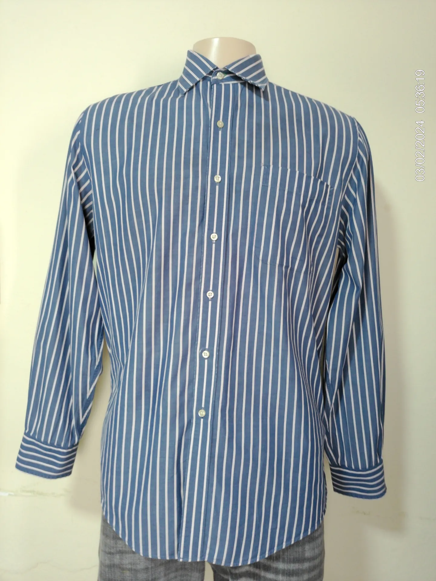 Camisa manga larga a rayas azul y blanco