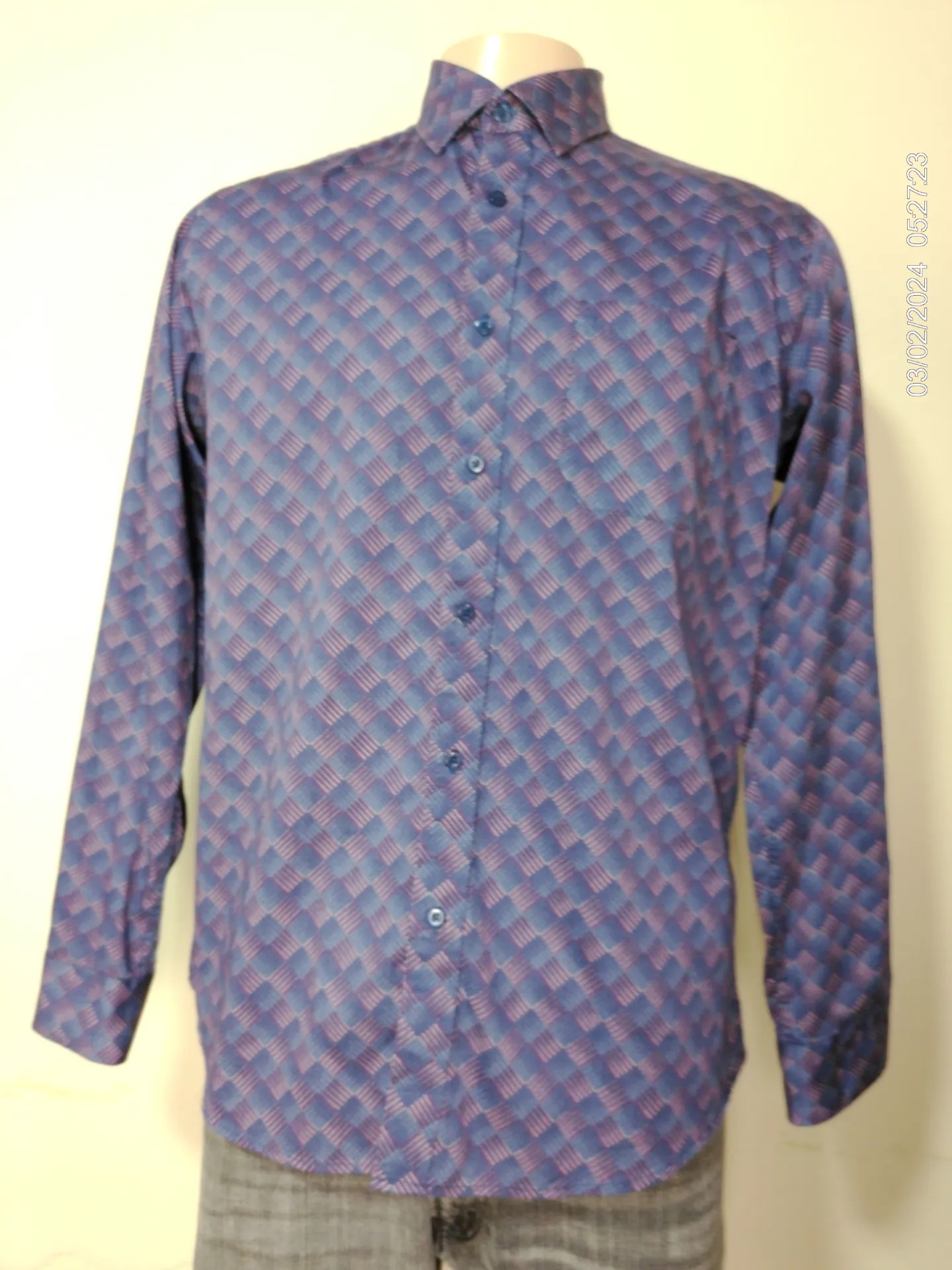 Camisa manga larga estampada azul y rojo