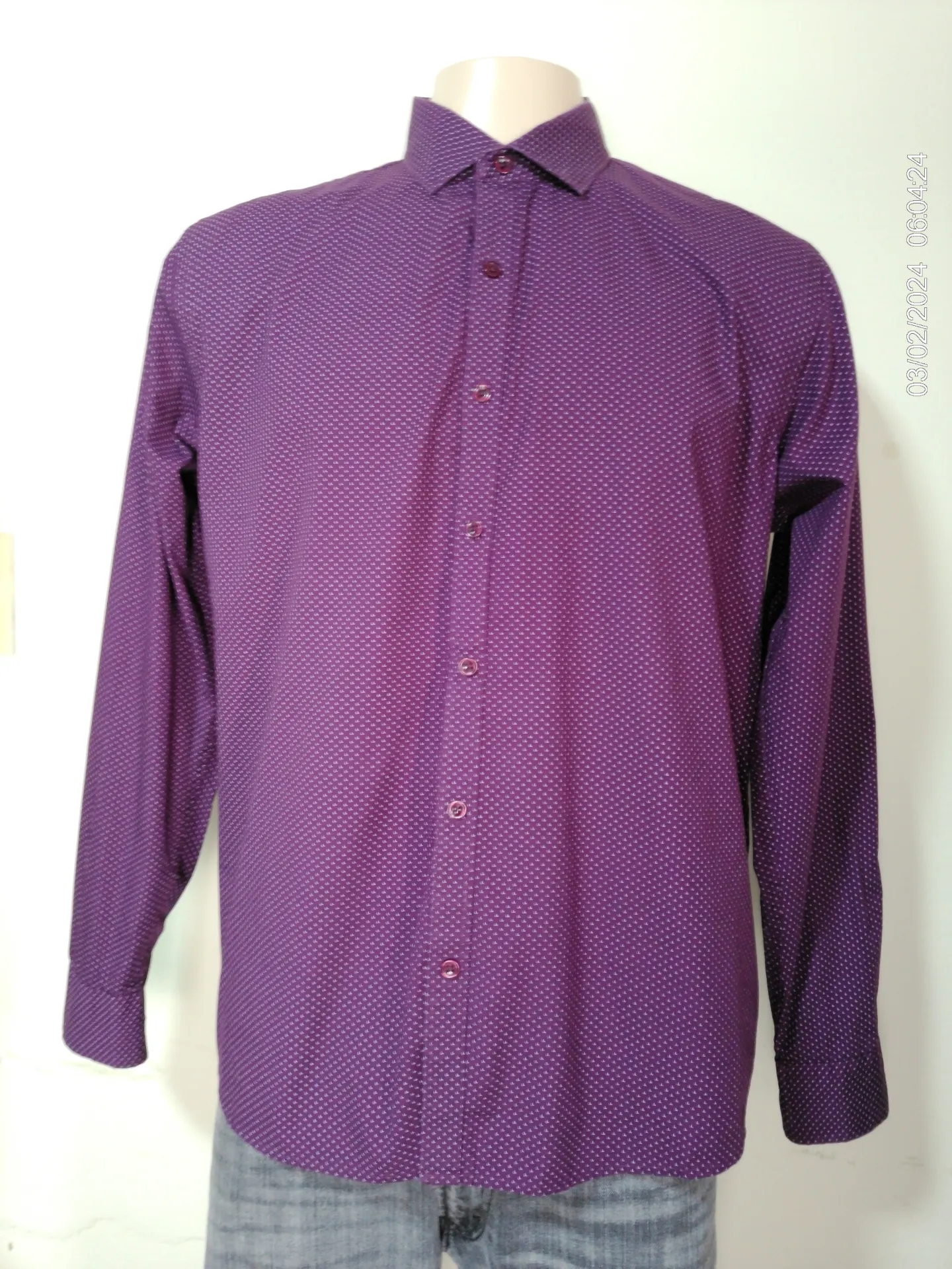 Camisa manga larga morada con detalles blancos