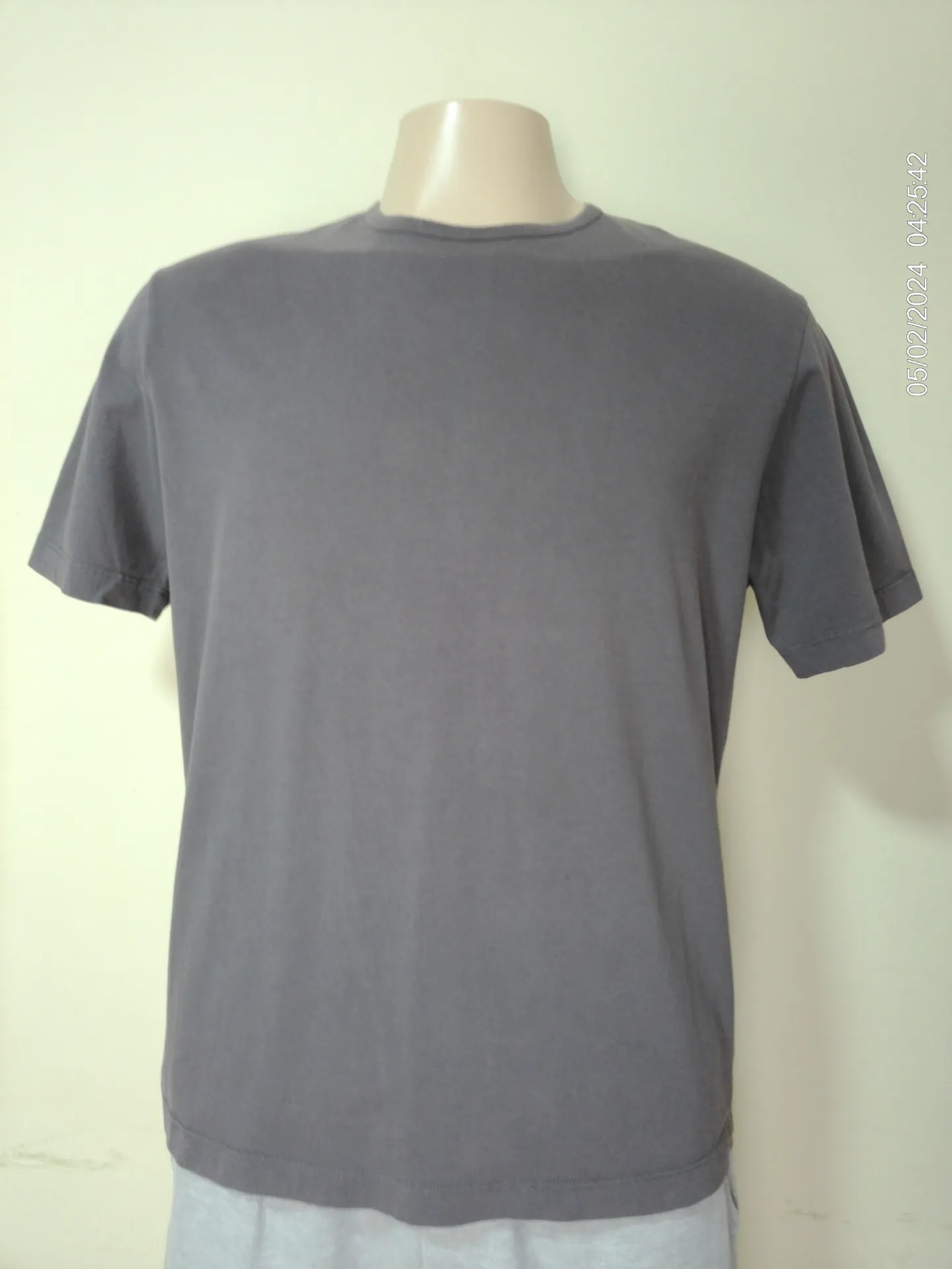 [MODMETIUSA0499] Remera de algodon gris