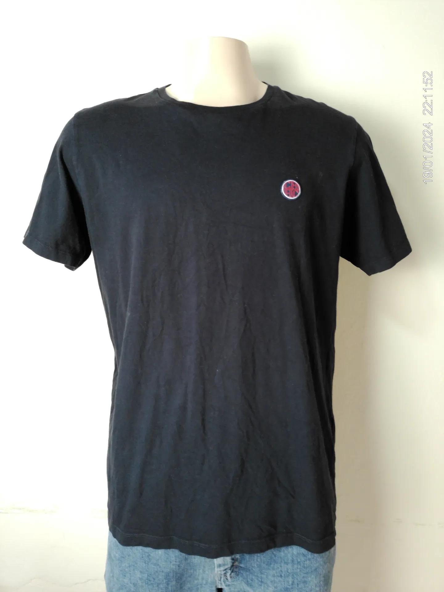 [MODMETIUSA0585] Remera de algodon negra cuello redondo