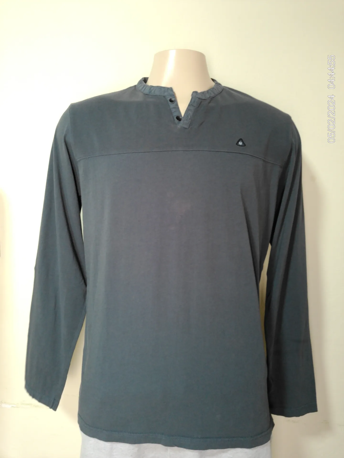 [MODMETIUSA0507] Remera manga larga gris oscuro