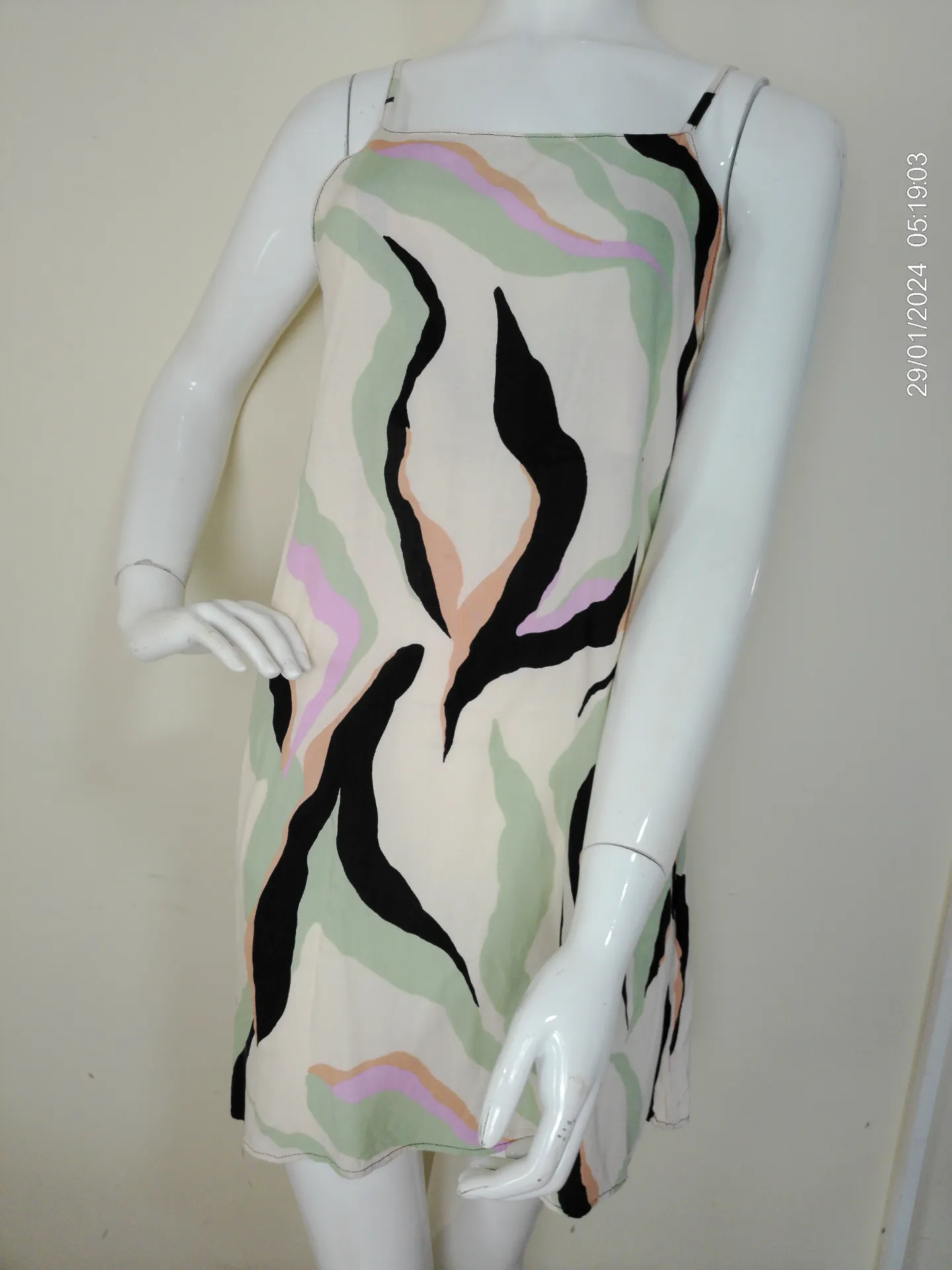 [MODFSMUSA0436] Vestido sin mangas corto beige con estampado