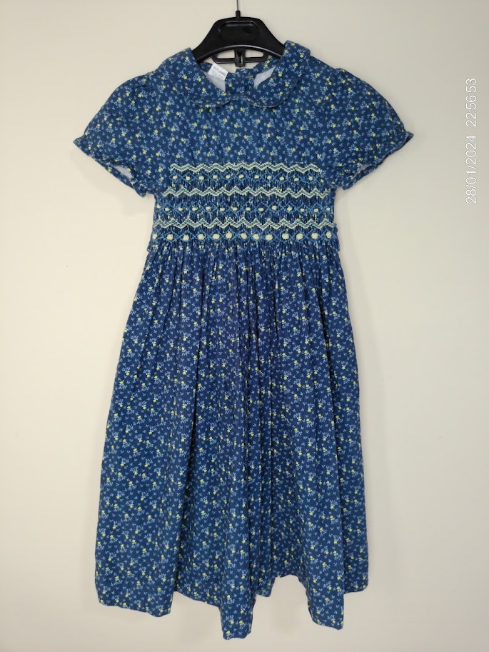 Vestido azul con estamapado floreado amarillo