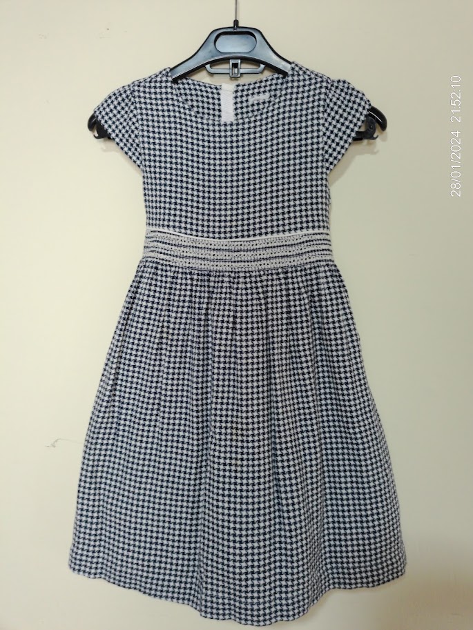 [KIDFETIUSA0414] Vestido tipo bordado a cuadros negro y blanco