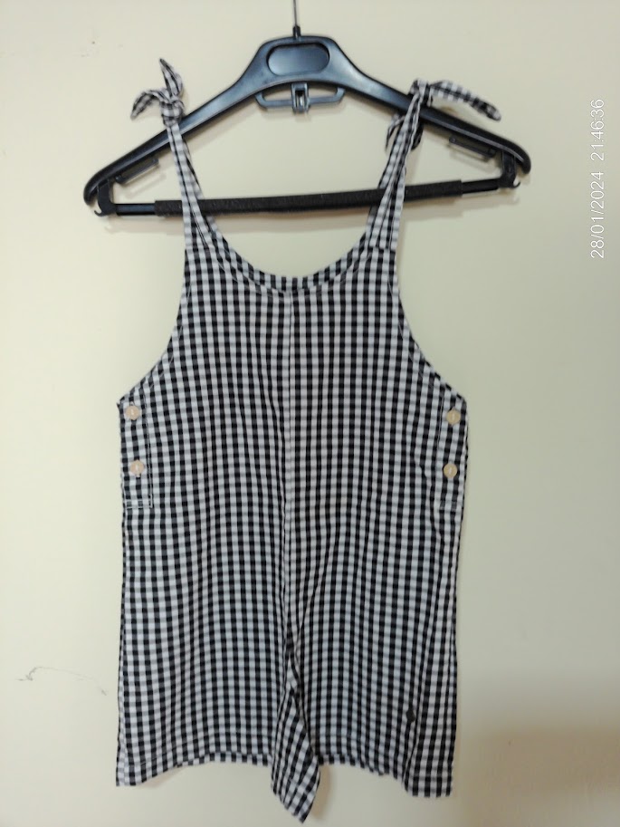 Enterito sin manga a cuadros blanco y negro