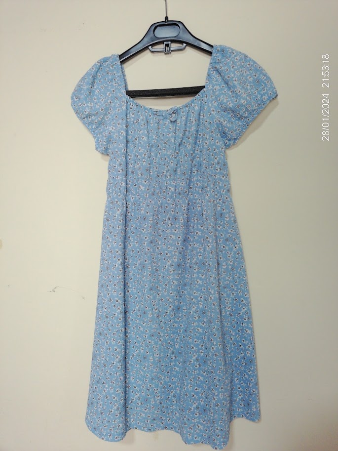 Vestido manga corta celeste y blanco