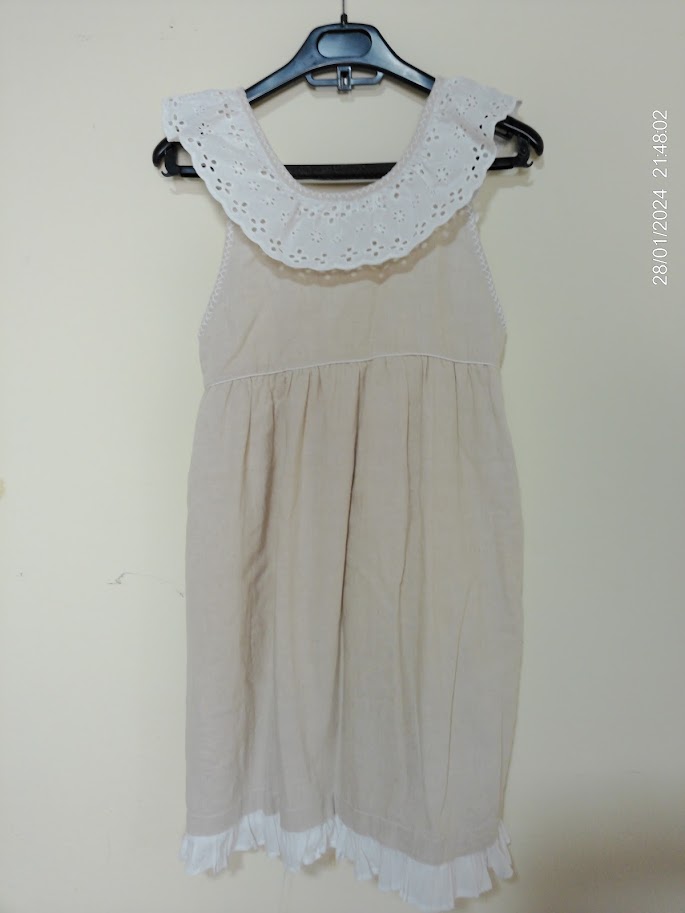 [KIDFSMUSA0413] Vestido sin manga con volados beige y blanco