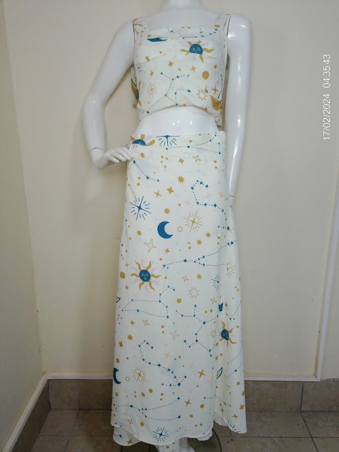 [MODFETIUSA0348] Conjunto top + pollera larga beige con estampado de sol y luna