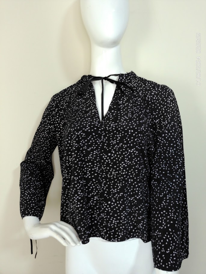 [MODFETIUSA0388] Blusita manga larga negra estampada