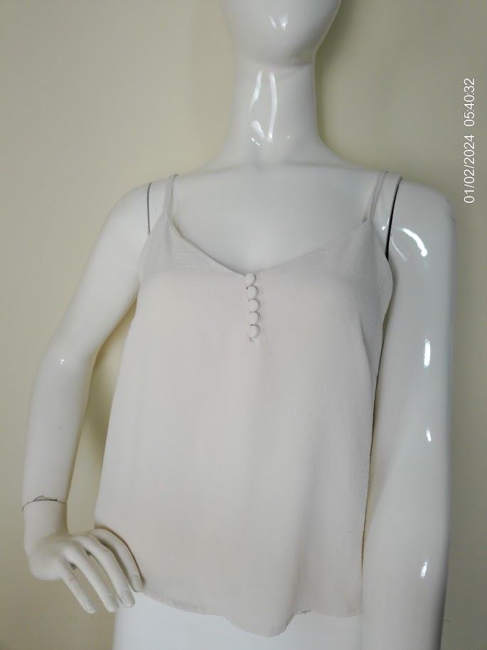 [MODFETIUSA0391] Blusita sin manga beige con botones