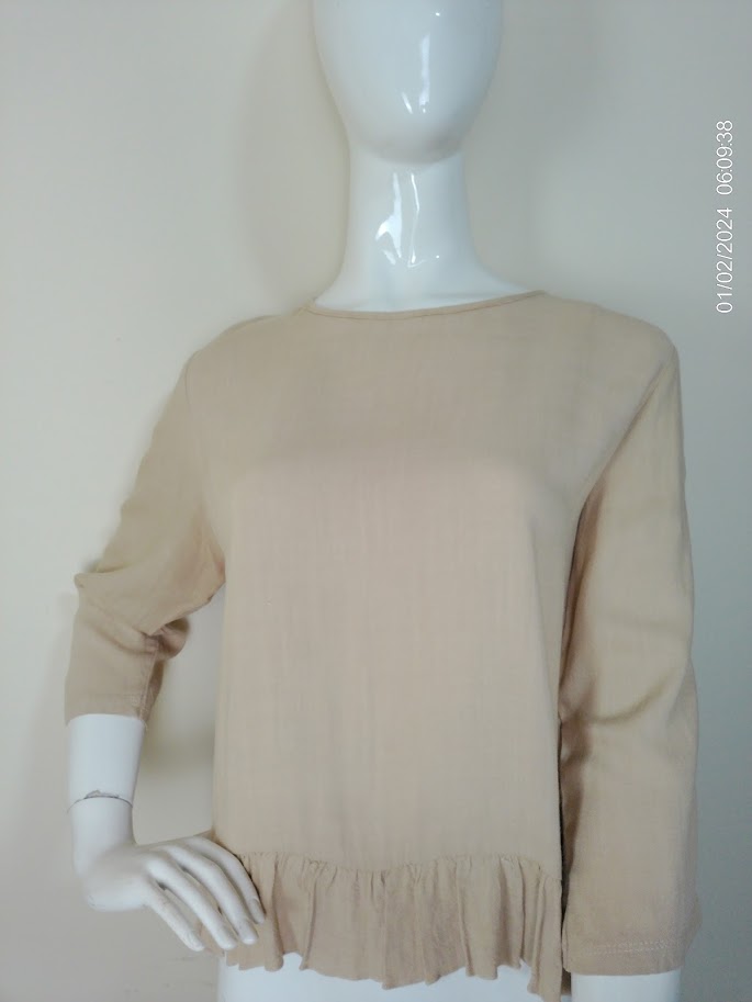 Blusa manga 3/4 beige con bolados