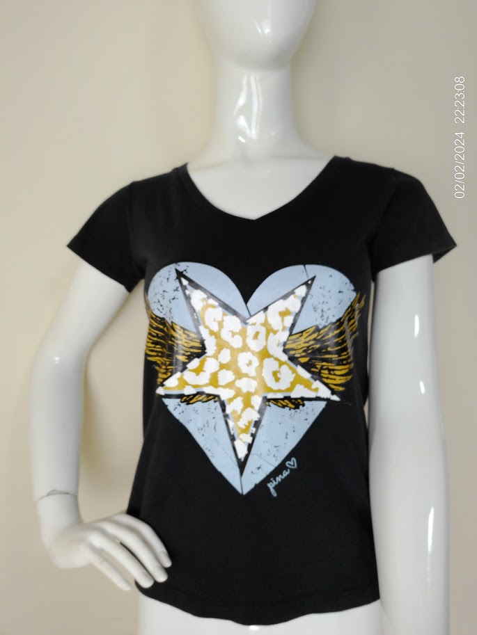 Remera de algodon negra con print de estrella