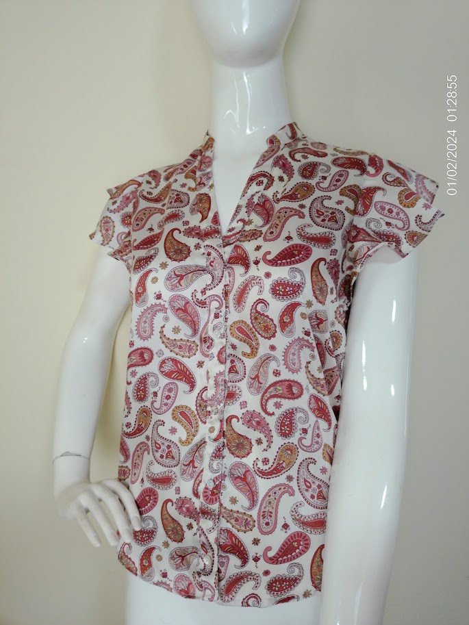 Blusita mc con estampado rojo y blanco