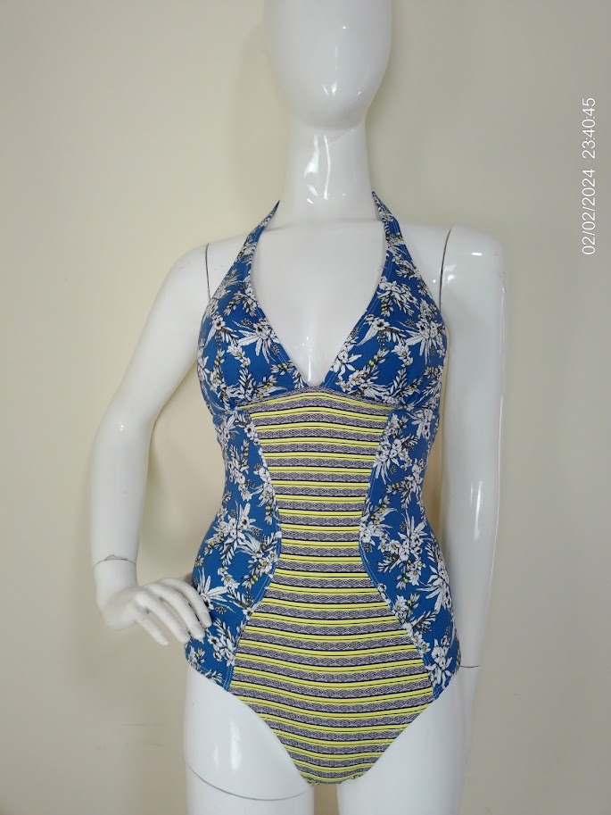 Malla con estampado azul blanco y verde