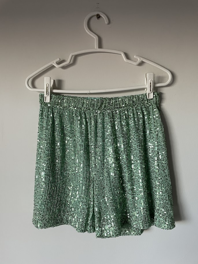Short verde con lentejuelas brillosas