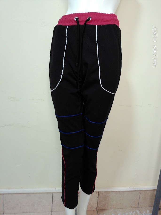 [MODFETIUSA0453] Pantalon negro con cintura ajustable roja