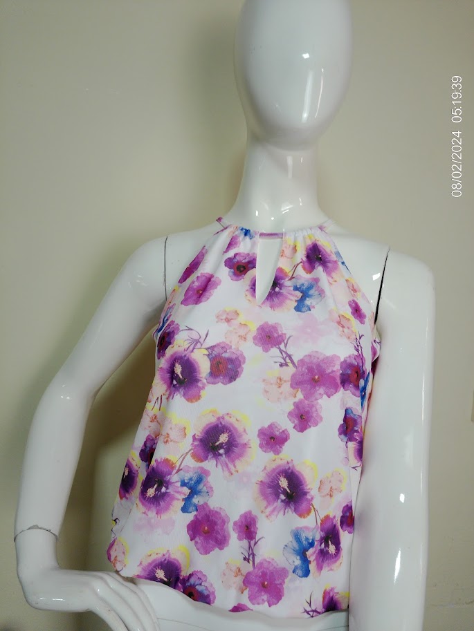 [MODFETIUSA0464] Blusita sm con estampado de flores moradas