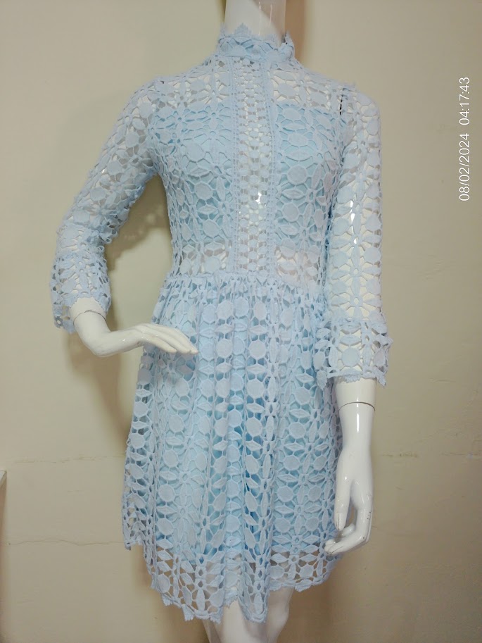 Vestido bordado manga larga celeste