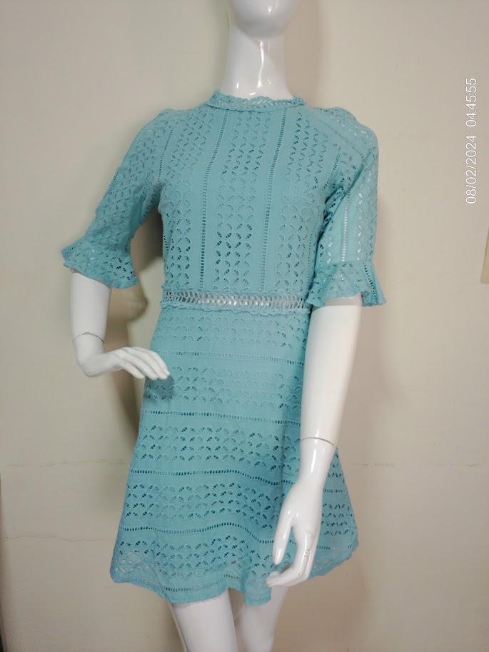 Vestido bordado manga 3/4 turquesa