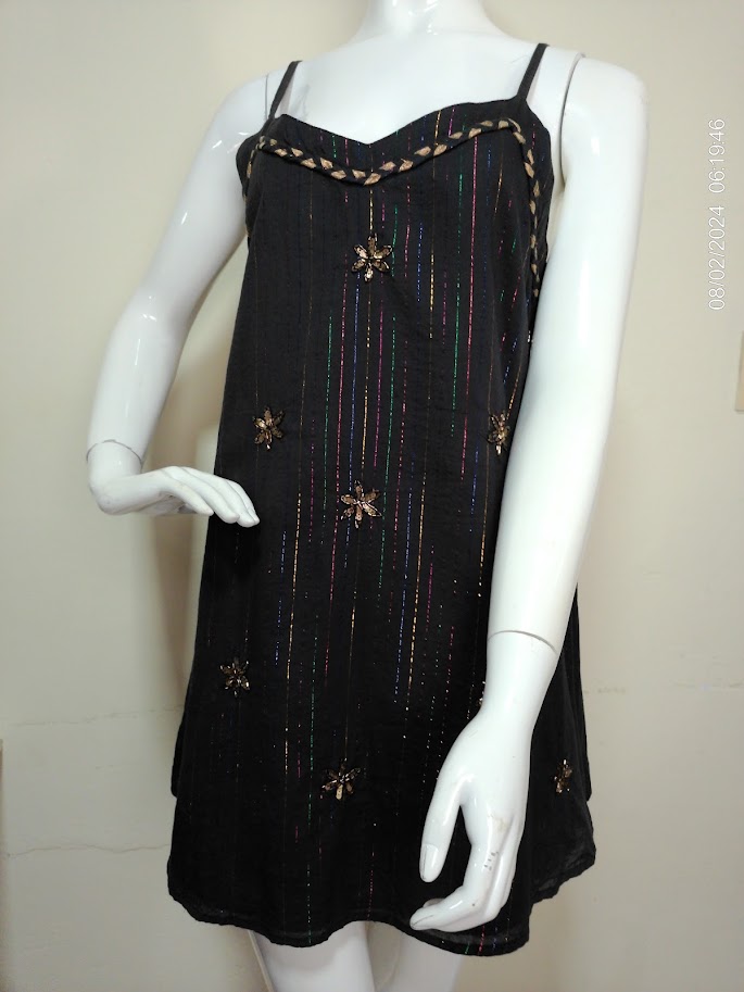 Vestido corto sm negro con flores de lentejuelas