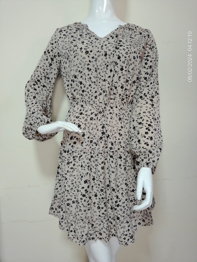 Vestido manga larga beige con flores negras