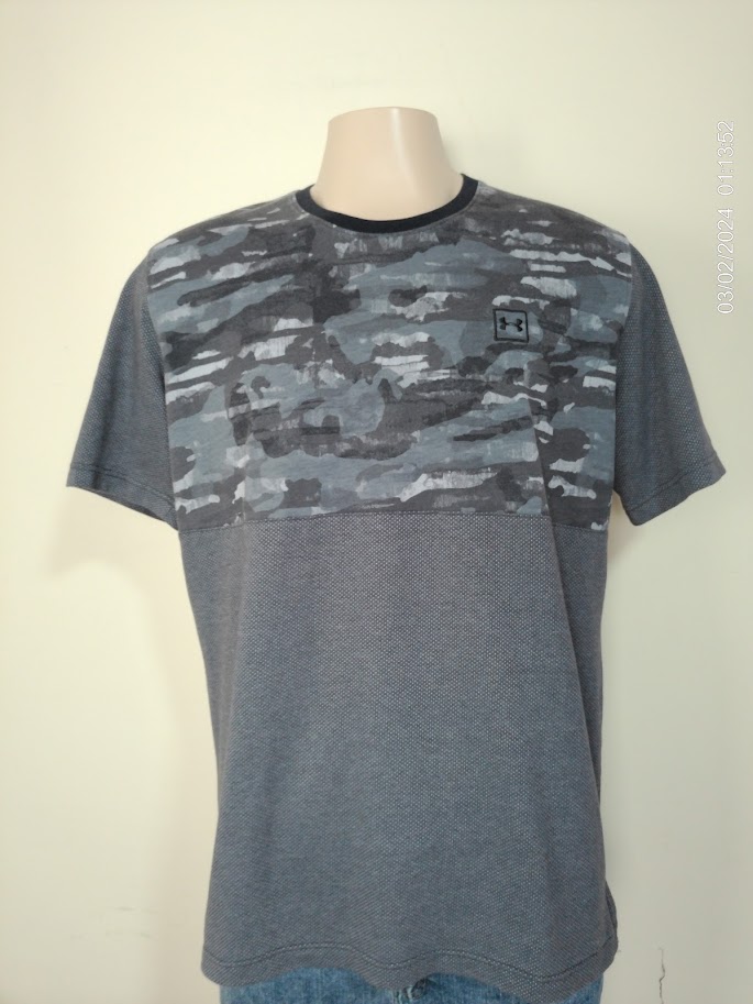 Remera deportiva mc gris con diseño