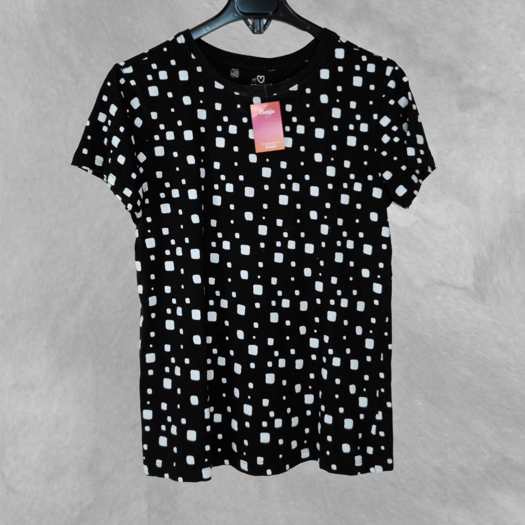 [368] Remera Primark Manga corta negro y blanco Cuadros talle XS Con detalle en el cuello
