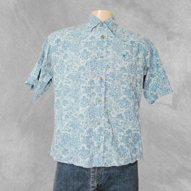 [57] Camisa Tannery manga corta celeste con estampado talle L