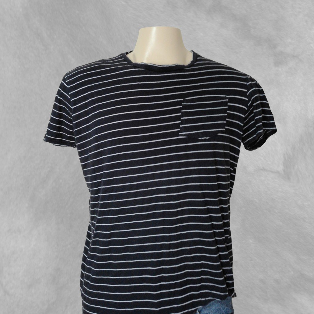 [66] Remera manga corta blanca y negra a rayas talle L
