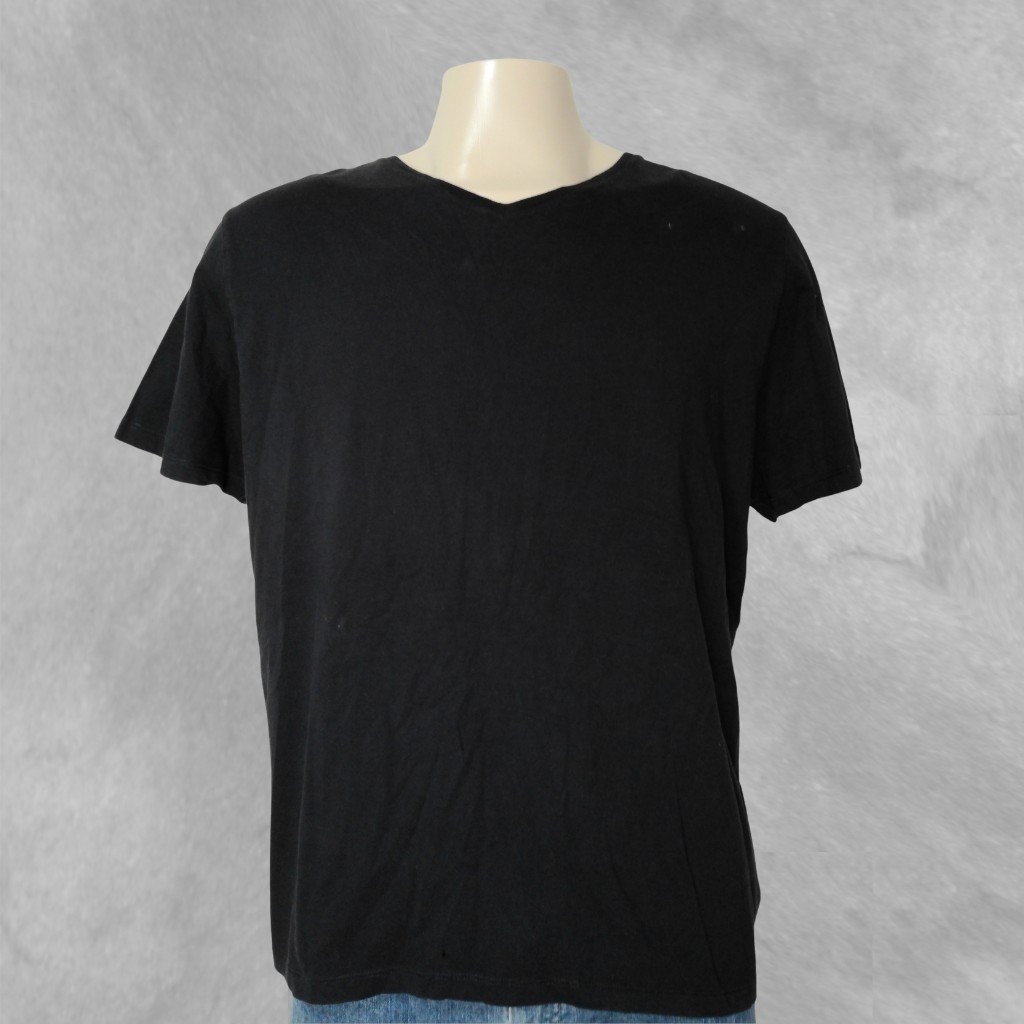 [73] Remera Fashion Basics manga corta negra y con cuello en v talle GG