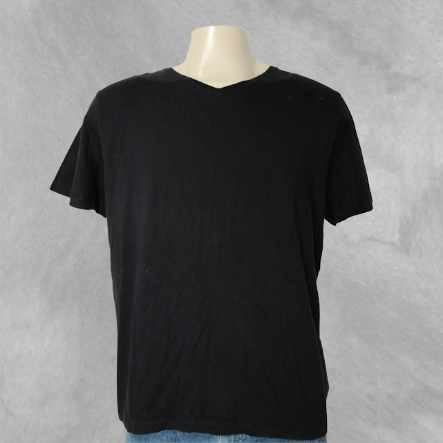 [73] Remera Fashion Basics manga corta negra y con cuello en v talle GG