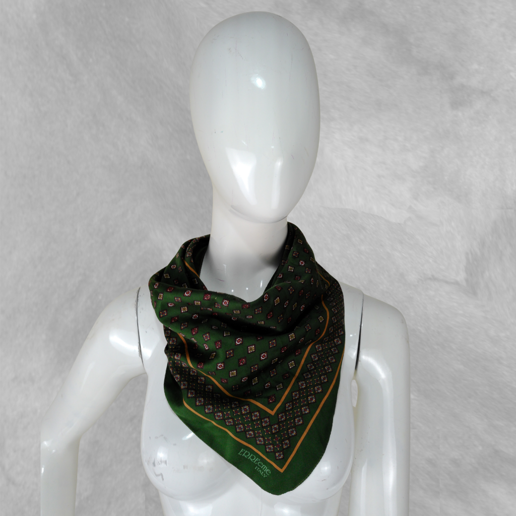 [237] Pañuelo Verde con estampado