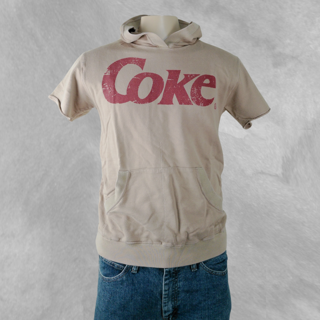 [247] Remera Coca Cola manga corta Beige talle M con capucha