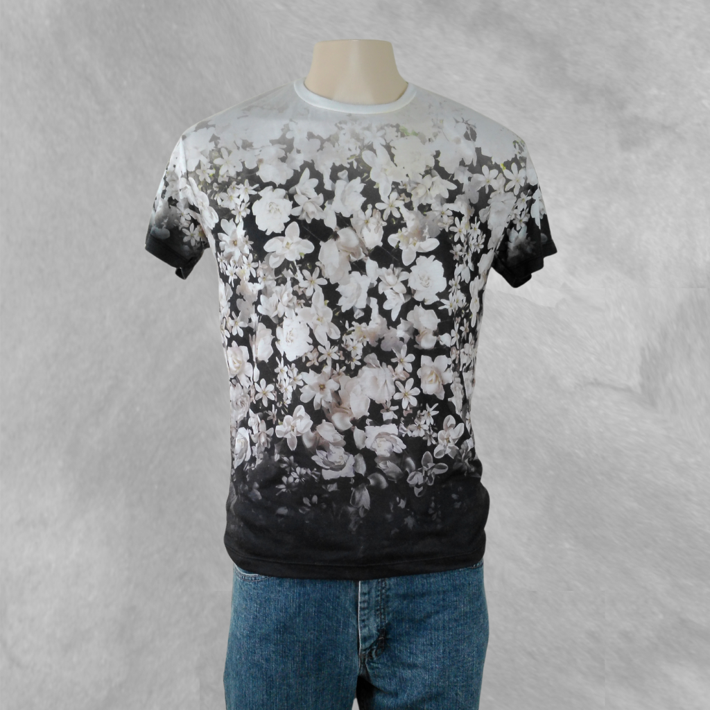 [252] Remera Zara Manga corta Blanca y Negra Floral talle M