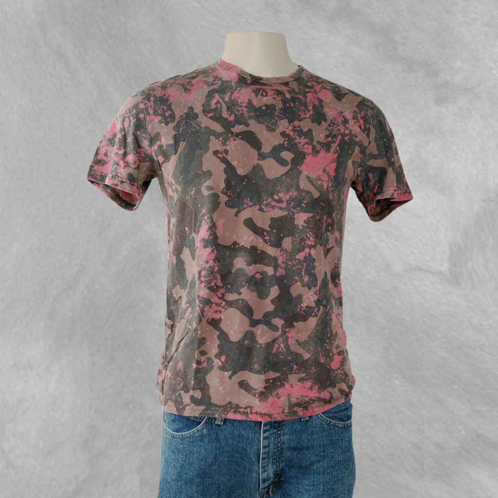 [253] Remera Zara Manga corta Marrón Estampada talle S Camuflallada con salmon