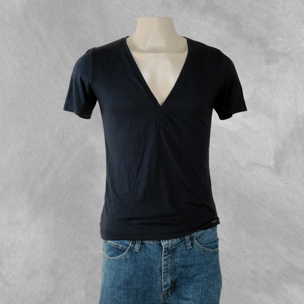 [258] Remera Ona Saez manga corta Negra con cuello en v talle M