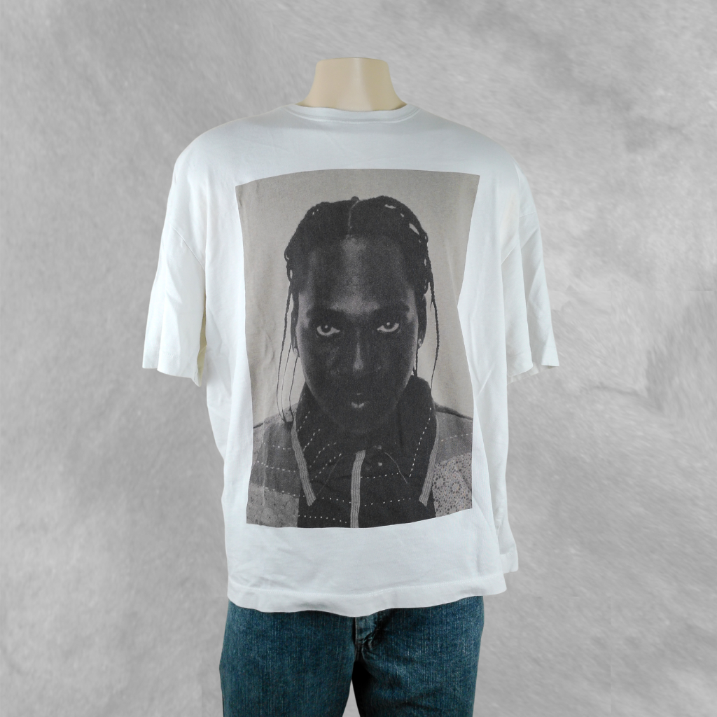 [264] Remera Zara manga corta Blanca talle XL con foto byn