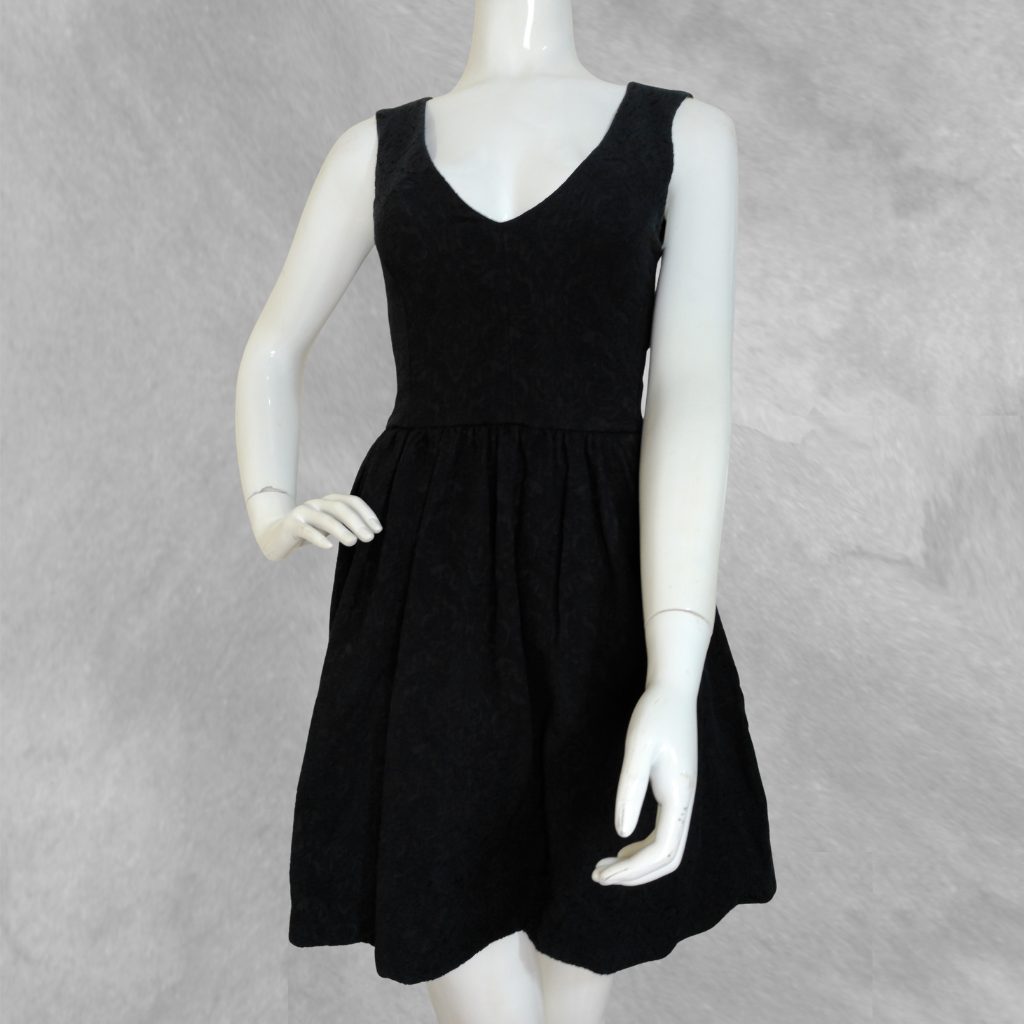 Vestido Zara sin manga negro talle M