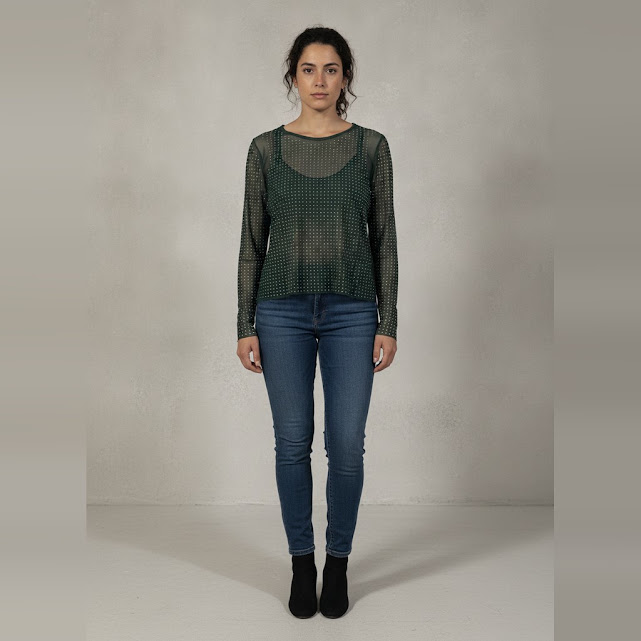 [0037019] Blusa manga larga verde Brilloso talle P Con brilllos plateados con transparencia