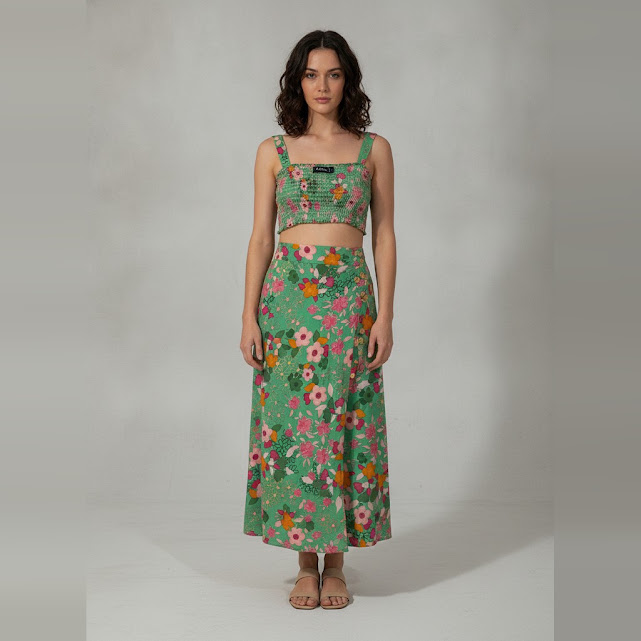 [0037027] Conjunto Aura sin manga verde con estampado talle L Top+ pollera larga semi nuevo