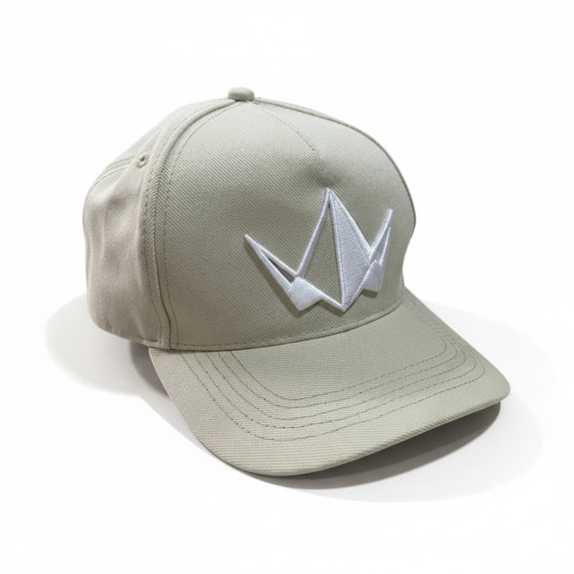 [0037049] Accesorio beige Kepi con detalle en blanco