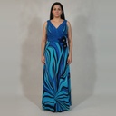 Vestido larga azul y celeste con estampado talle M con dos flores negras con plumas
